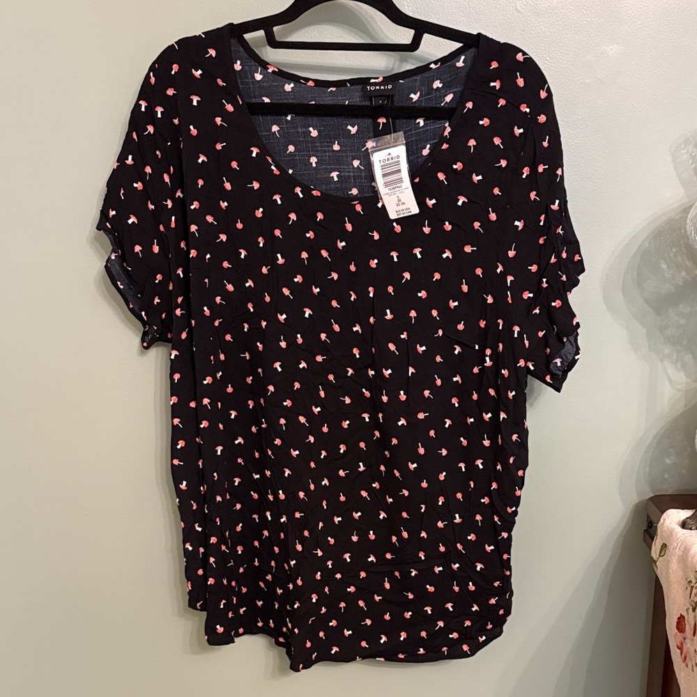 Torrid Women's pink mushroom Patterned Top